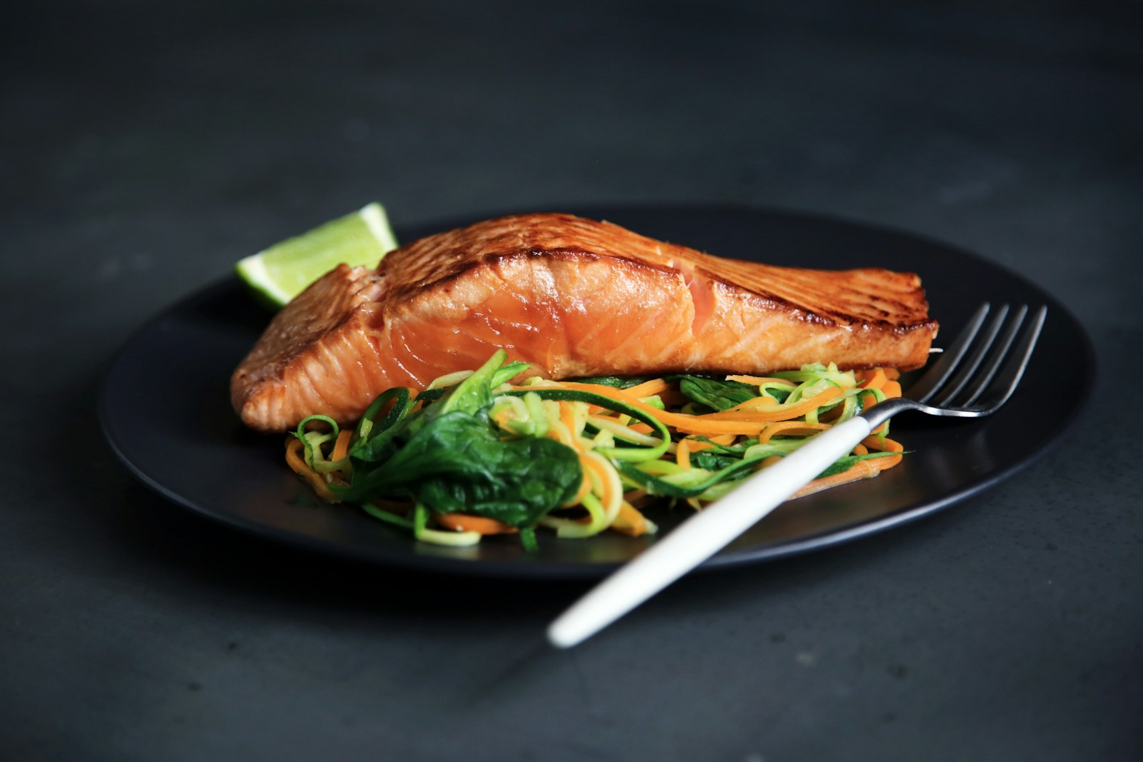 Salmón al horno con espárragos