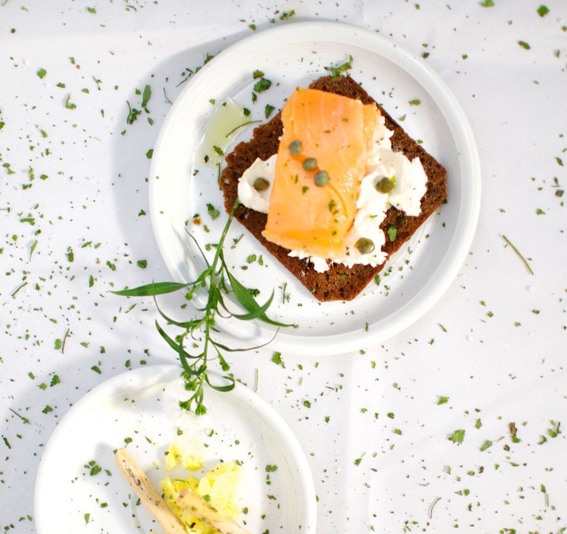 Tostada gourmet de salmón y queso crema